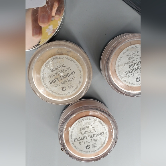 Lot of 10 Pressed Powders, Loose Powders, Foundation, Concealer and Case - Picture 9 of 15